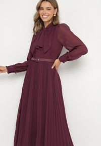 Born2be - Ciemnofioletowa Rozkloszowana Sukienka Maxi z Plisowanym Dołem i Paskiem Brofilla. Okazja: na co dzień. Kolor: fioletowy. Materiał: poliester. Wzór: aplikacja. Styl: klasyczny, casual. Długość: maxi #6