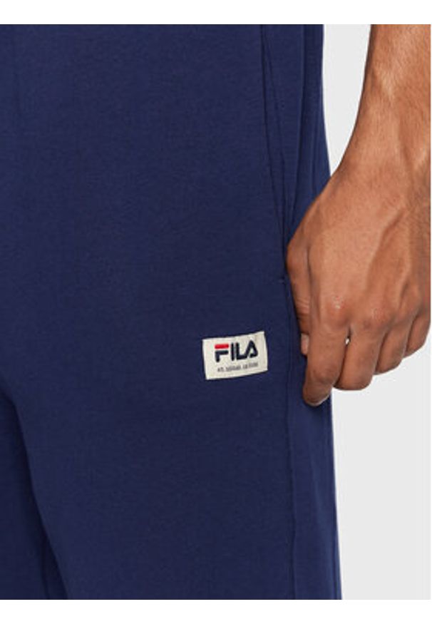 Fila Spodnie dresowe Tricase FAM0153 Granatowy Oversize. Kolor: niebieski. Materiał: bawełna