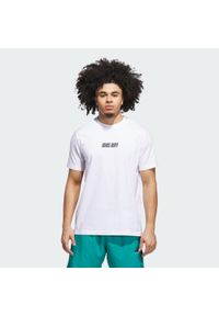 Adidas - Koszulka z grafiką adidas Hoops. Kolor: czarny, biały, wielokolorowy. Materiał: bawełna. Sport: fitness #1