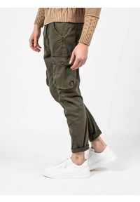 Xagon Man Spodnie | A22032 CR 8023 | Mężczyzna | Wojskowa Zieleń, Zielony. Kolor: zielony. Materiał: bawełna, elastan. Wzór: aplikacja. Styl: militarny