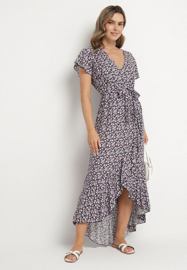 Born2be - Czarno-Różowa Bawełniana Sukienka z Gumką w Talii i Asymetrycznym Dołem Orrizae. Okazja: na co dzień. Typ kołnierza: dekolt kopertowy, kołnierz z falbankami. Kolor: czarny. Materiał: bawełna. Długość rękawa: krótki rękaw. Sezon: wiosna, lato. Typ sukienki: asymetryczne. Styl: casual, elegancki