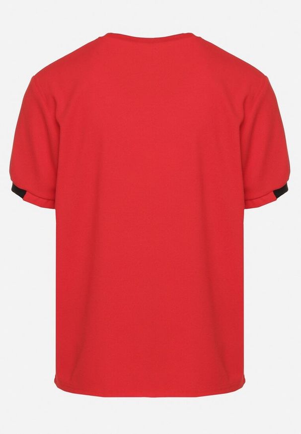 Born2be - Czerwona Koszulka T-shirt z Napisem ELAVATED Kolianis. Okazja: na co dzień. Kolor: czerwony. Wzór: napisy. Styl: casual, klasyczny
