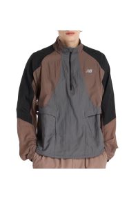 Kurtka męska New Balance MO53206EAS - brązowa. Kolor: brązowy. Materiał: materiał, nylon. Styl: klasyczny