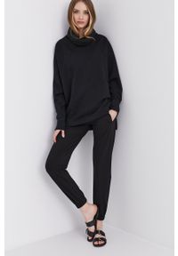 Answear Lab Spodnie ECO damskie kolor czarny proste high waist. Stan: podwyższony. Kolor: czarny. Materiał: materiał, dzianina, syntetyk, dresówka, włókno #4