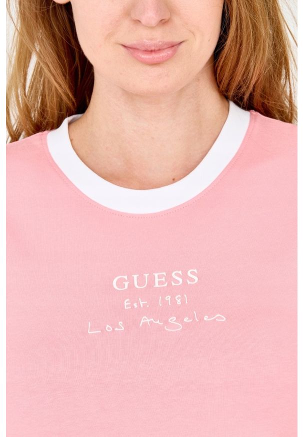 Guess - GUESS Różowy damski crop top, Rozmiar L. Kolor: różowy. Materiał: bawełna. Długość: krótkie