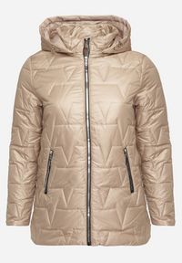 Born2be - Beżowa Pikowana Kurtka z Kapturem w Klasycznym Stylu Mallissa. Okazja: na spacer. Typ kołnierza: kaptur. Kolekcja: plus size. Kolor: beżowy. Materiał: jeans. Wzór: aplikacja. Styl: klasyczny #6