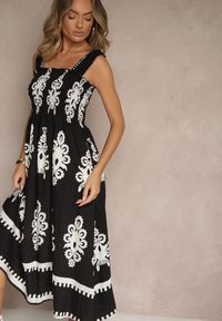 Renee - Czarna Rozkloszowana Sukienka z Wiskozy z Ornamentnym Motywem Aloxe. Kolor: czarny. Materiał: wiskoza. Sezon: lato