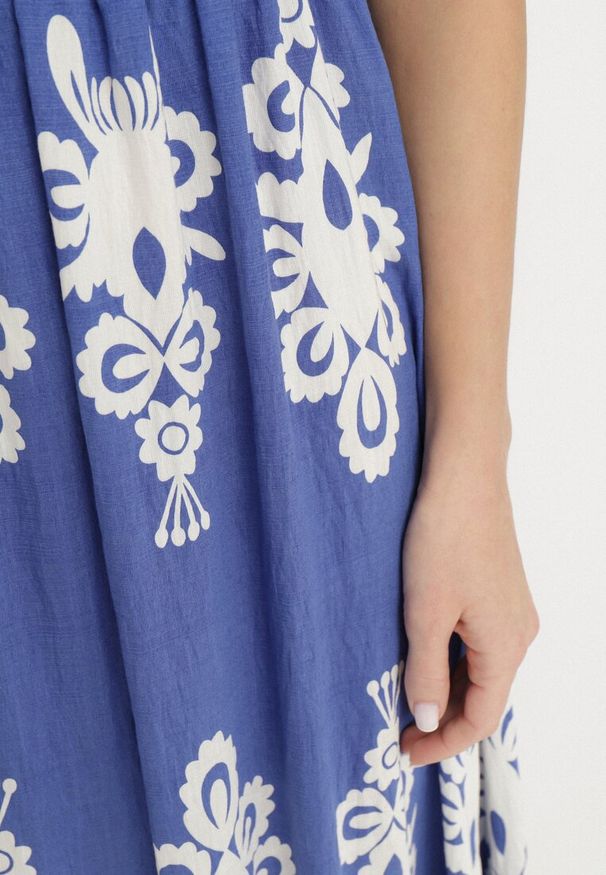 Born2be - Niebieska Wiskozowa Sukienka w Ornamentalne Wzory o Rozkloszowanym Kroju Divessa. Kolor: niebieski. Materiał: wiskoza. Długość rękawa: krótki rękaw. Typ sukienki: proste