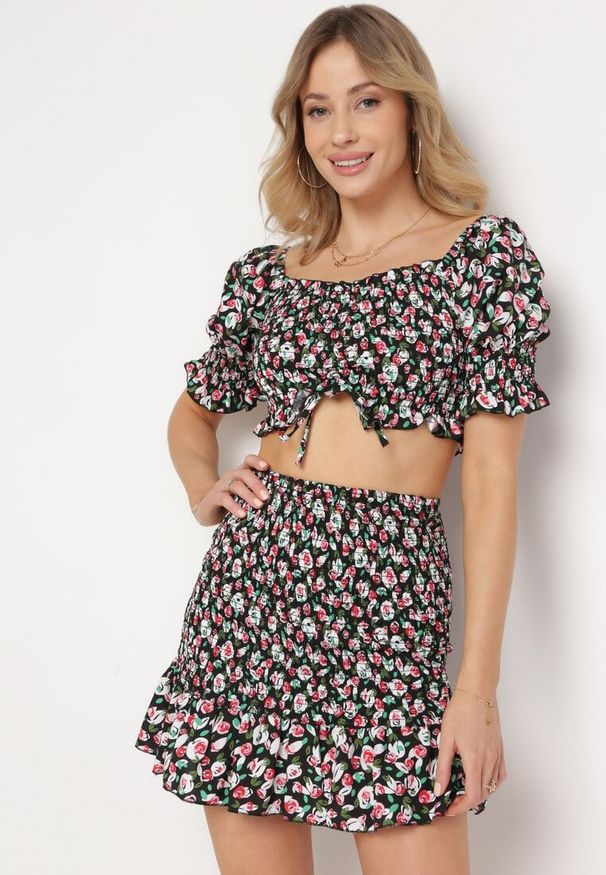 Born2be - Czarny Letni Komplet Krótka Bluzka Spódniczka z Wysokim Stanem z Falbankami Maribella. Kolor: czarny