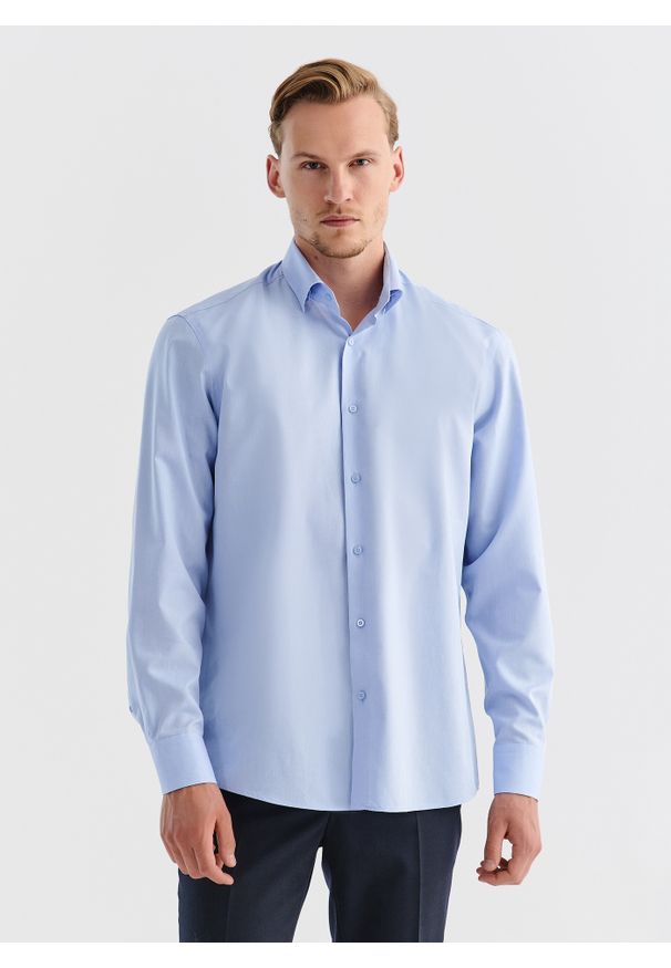 Pako Lorente - PAKO LORENTE – Gładka elegancka błękitna koszula męska. Typ kołnierza: kołnierzyk klasyczny. Kolor: niebieski. Materiał: bawełna. Długość rękawa: długi rękaw. Długość: długie. Wzór: gładki. Styl: elegancki