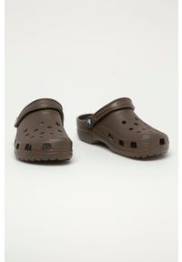 Crocs klapki Classic męskie kolor brązowy 10001. Nosek buta: okrągły. Kolor: brązowy. Materiał: guma #3