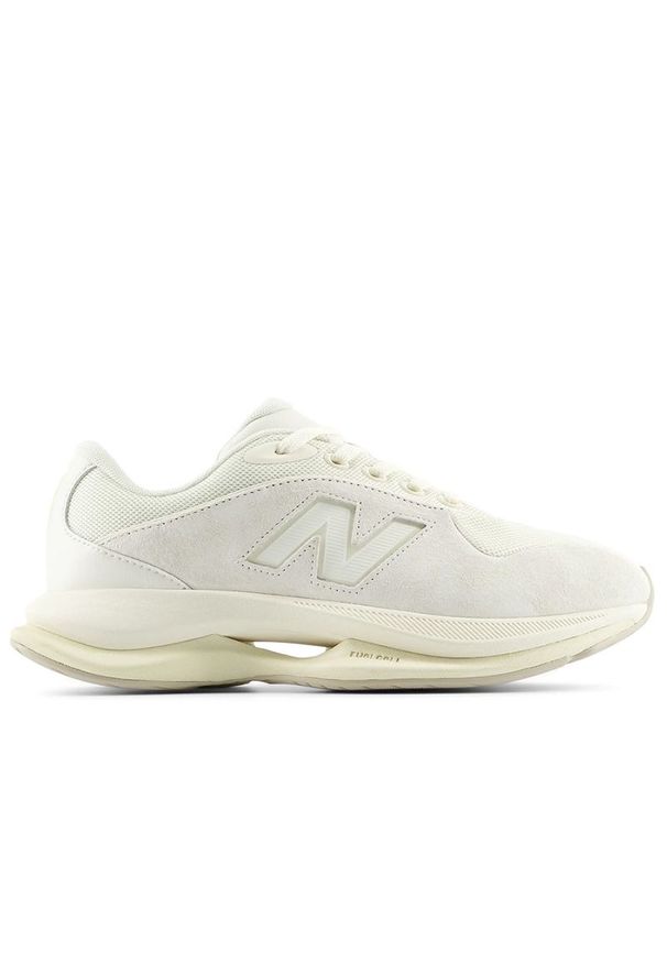 Buty unisex New Balance UTFOA4U0 - beżowe. Okazja: na co dzień. Kolor: beżowy. Materiał: zamsz, materiał, syntetyk, guma. Szerokość cholewki: normalna. Sport: bieganie