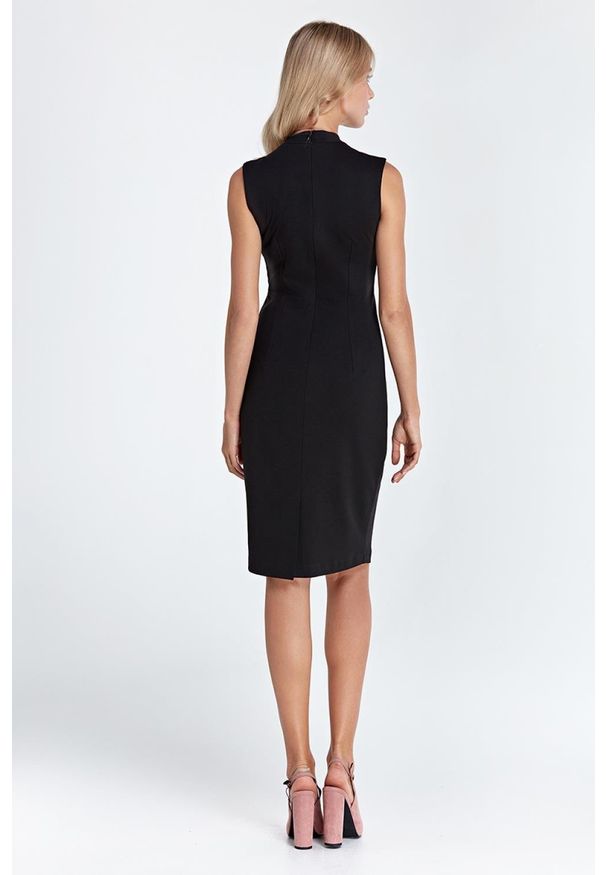 Colett - Elegancka klasyczna sukienka midi ze stójką. Okazja: do pracy. Typ kołnierza: kołnierzyk stójkowy. Materiał: dzianina, nylon. Typ sukienki: proste. Styl: klasyczny, elegancki. Długość: midi