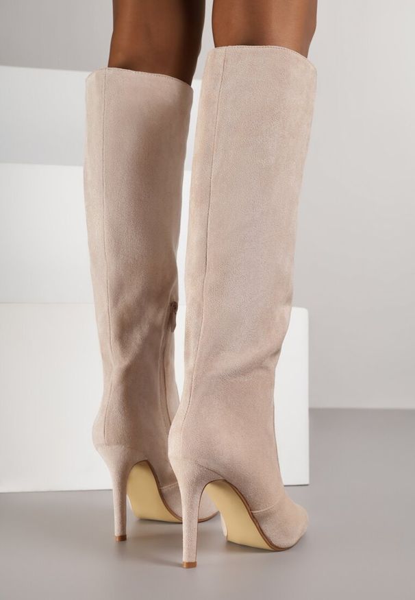 Renee - Beżowe Kozaki przed Kolano na Szpilce z Noskiem w Szpic Modara. Wysokość cholewki: przed kolano. Nosek buta: szpiczasty. Kolor: beżowy. Materiał: jeans. Wzór: aplikacja. Obcas: na szpilce. Styl: wizytowy. Wysokość obcasa: średni