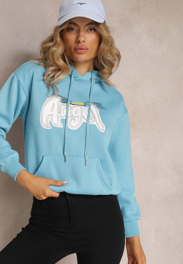 Renee - Jasnoniebieska Ocieplona Bluza Kangurka z Nadrukiem Pralle. Okazja: na co dzień. Typ kołnierza: kaptur. Kolor: niebieski. Wzór: nadruk. Styl: casual