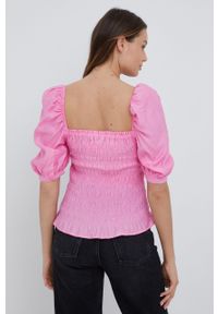 only - Only bluzka damska kolor różowy gładka. Kolor: różowy. Materiał: tkanina. Długość rękawa: krótki rękaw. Długość: krótkie. Wzór: gładki