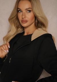 Renee - Czarna Bluza Rozpinana z Dodatkiem Bawełny Ozdobiona Kontrastowym Kapturem Arstoia. Okazja: na co dzień. Kolor: czarny. Materiał: bawełna. Długość rękawa: długi rękaw. Długość: długie. Wzór: aplikacja. Styl: sportowy, elegancki, casual
