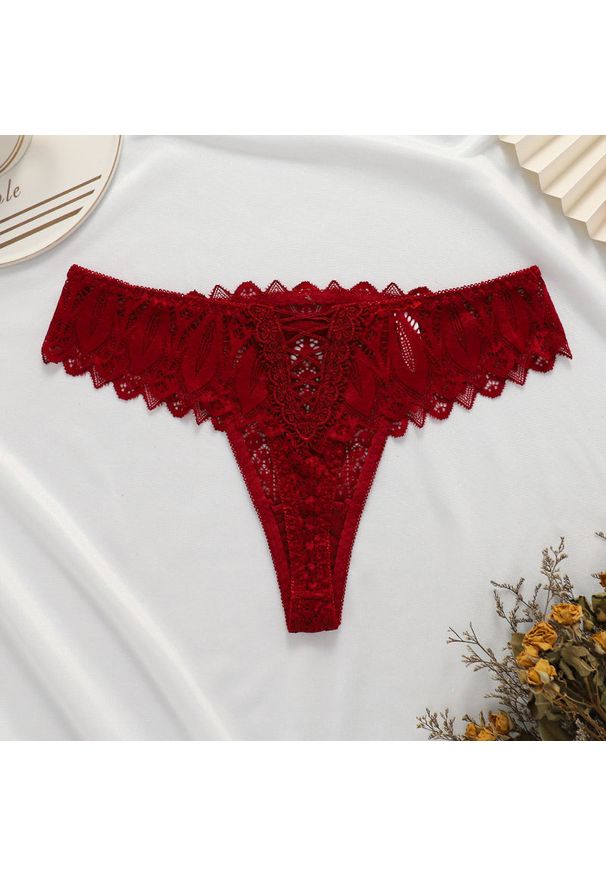 Intica - Stringi koronkowe bezszwowe dopasowane do ciała Dehlia. Kolor: czerwony. Materiał: koronka. Wzór: koronka