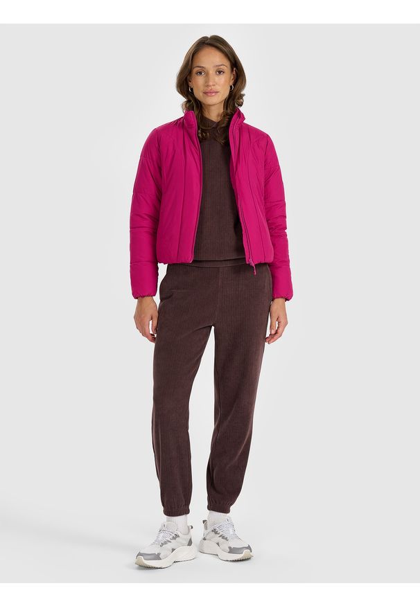 4f - 4F Kurtka puchowa z wypełnieniem syntetycznym damska - różowa XXL. Okazja: na co dzień. Typ kołnierza: kołnierzyk stójkowy, kaptur. Kolor: różowy. Materiał: syntetyk, puch. Długość: długie. Styl: casual, klasyczny, sportowy