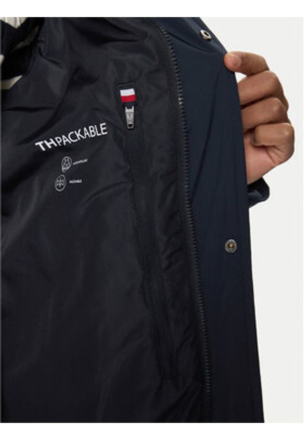 TOMMY HILFIGER - Tommy Hilfiger Płaszcz przejściowy MW0MW37651 Granatowy Regular Fit. Kolor: niebieski. Materiał: syntetyk