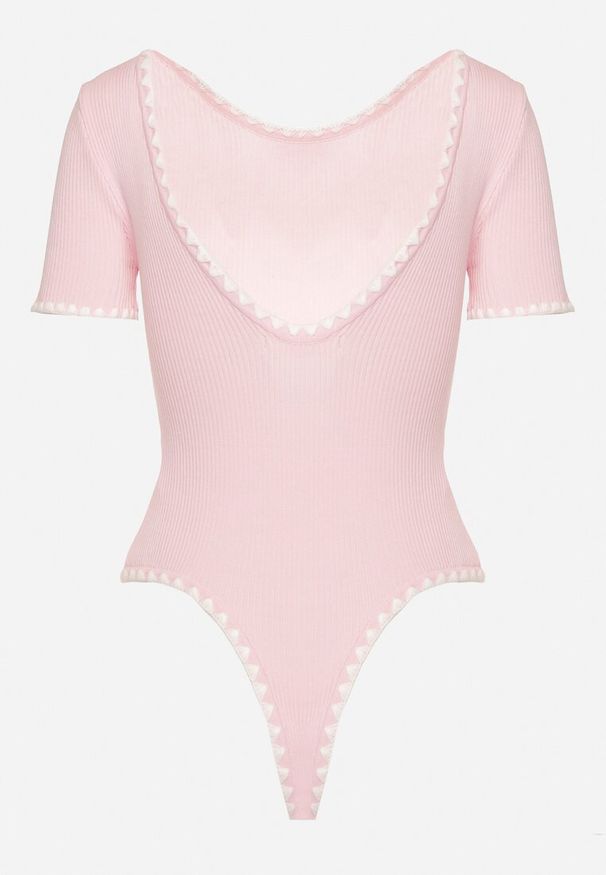 Born2be - Różowe Body z Wiskozą Zdobione Lamówką i Wycięciem na Plecach Redissia. Okazja: na co dzień. Kolor: różowy. Materiał: wiskoza. Długość rękawa: krótki rękaw. Długość: krótkie. Wzór: aplikacja. Styl: klasyczny, elegancki, sportowy, casual