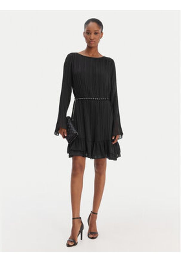 Guess Sukienka codzienna W6RK37 WJ712 Czarny Regular Fit. Okazja: na co dzień. Kolor: czarny. Materiał: syntetyk. Typ sukienki: proste. Styl: casual