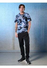 4f - 4F T-shirt regular z nadrukiem męski - granatowa M. Okazja: na co dzień. Kolor: niebieski. Materiał: dzianina, bawełna, materiał. Wzór: nadruk. Styl: casual #2