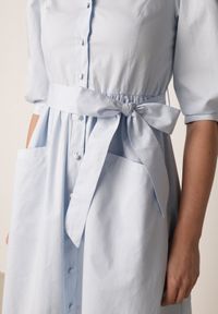 Born2be - Niebieska Rozkloszowana Sukienka Koszulowa w Stylu Retro z Bawełny z Wiązaniem Cirire. Okazja: na co dzień. Kolor: niebieski. Materiał: bawełna. Typ sukienki: koszulowe. Styl: retro #7