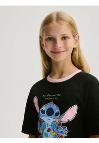 Reserved - Swiąteczny t-shirt Lilo i Stitch - czarny. Kolor: czarny. Materiał: bawełna, dzianina #1