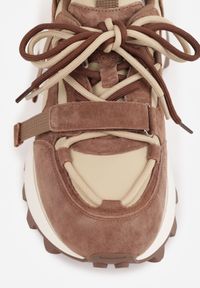 Renee - Brązowe Zamszowe Sneakersy Chunky na Platformie z Bieżnikiem ze Skórzaną Wkładką Favusa. Zapięcie: sznurówki. Kolor: brązowy. Materiał: skóra, zamsz. Szerokość cholewki: normalna. Obcas: na platformie #5