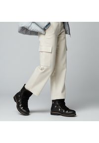 Czarne Botki Kampa Damskie Ocieplane Obuwie. Zapięcie: sznurówki. Kolor: czarny. Materiał: skóra. Szerokość cholewki: normalna. Sezon: zima. Styl: klasyczny, elegancki #1