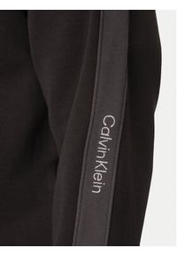 Calvin Klein Jeans Bluza Logo Tape J30J327244 Czarny Regular Fit. Kolor: czarny. Materiał: bawełna, syntetyk #4