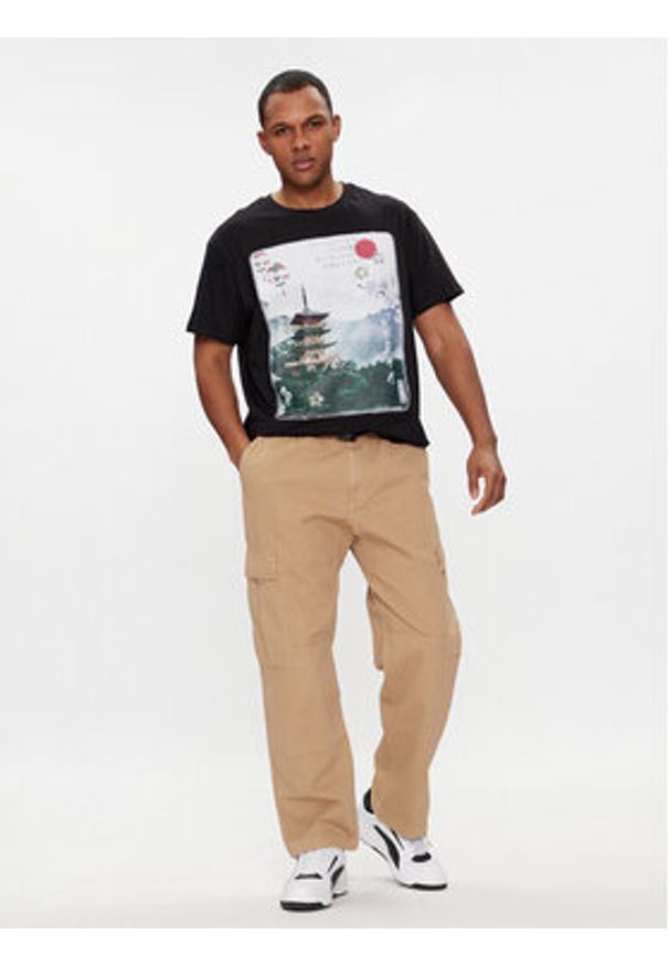 Brave Soul T-Shirt MTS-149SAPPORO Czarny Straight Fit. Kolor: czarny. Materiał: bawełna