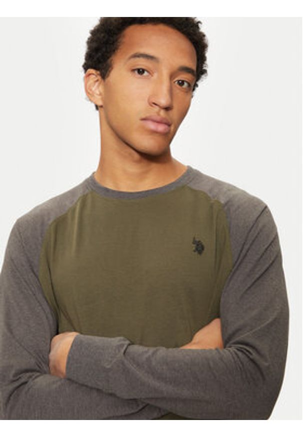 U.S. Polo Assn. Longsleeve MUP1588 Zielony Regular Fit. Typ kołnierza: polo. Kolor: zielony. Materiał: bawełna. Długość rękawa: długi rękaw