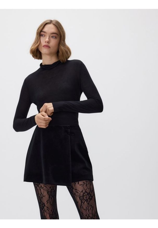 Reserved - Spódnico-szorty z kokardkami - czarny. Kolor: czarny. Materiał: tkanina, welur