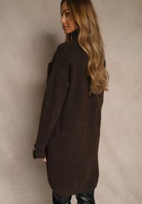 Renee - Brązowa Sukienka z Półgolfem z Dzianiny z Wiskozą i Dodatkiem Wełny Nessla. Okazja: na co dzień. Kolor: brązowy. Materiał: dzianina, wełna, wiskoza. Styl: casual, elegancki #5