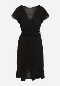 Born2be - Czarna Kopertowa Sukienka z Asymetrycznym Dołem Ozdobiona Falbanką z Paskiem w Talii Snidia. Okazja: na spacer, na co dzień. Kolor: czarny. Wzór: aplikacja. Sezon: lato. Typ sukienki: asymetryczne, kopertowe. Styl: klasyczny, casual, elegancki #6