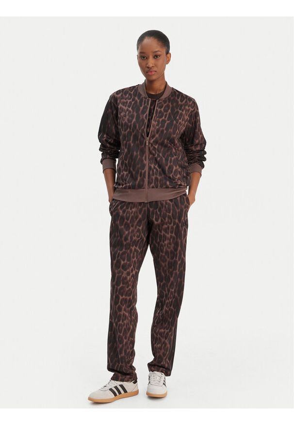 Adidas - adidas Dres Essentials 3-Stripes Animal JZ0927 Brązowy Regular Fit. Kolor: brązowy. Materiał: syntetyk