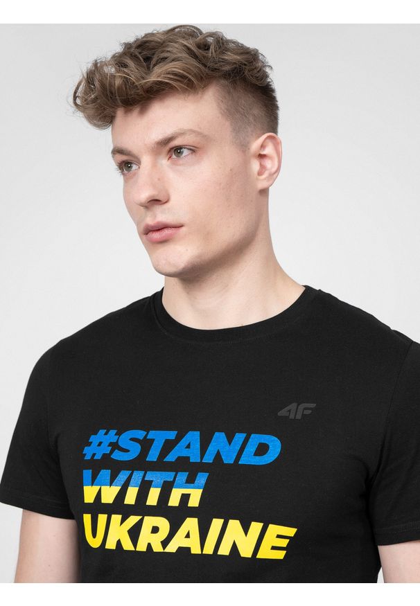 4f - Koszulka męska #STANDWITHUKRAINE. Kolor: czarny. Materiał: dzianina, bawełna