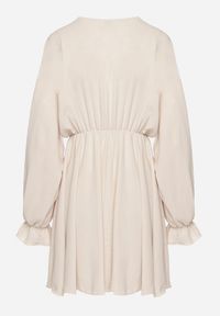 Born2be - Jasnobeżowa Sukienka o Rozkloszowanym Kroju z Ozdobnymi Mankietami Terellea. Okazja: na co dzień. Kolor: beżowy. Materiał: jeans. Długość rękawa: długi rękaw. Styl: klasyczny, casual, elegancki #7