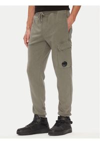 C.P. Company Spodnie dresowe 19CMSP720A006372R Zielony Regular Fit. Kolor: zielony. Materiał: bawełna #1