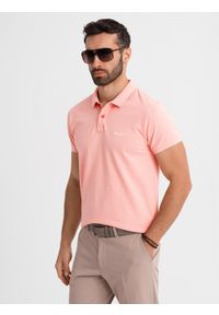 Ombre Clothing - Polo koszulka z bawełnianej dzianiny pique – różowa V5 - Rozmiar: M. Okazja: na co dzień. Typ kołnierza: polo. Kolor: różowy. Materiał: bawełna, dzianina. Długość rękawa: krótki rękaw. Długość: krótkie. Wzór: haft. Styl: casual, elegancki #10
