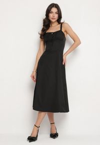 Born2be - Czarna Rozkloszowana Gorsetowa Sukienka Vices Ozdobiona Wiązaniem Ralethea. Typ kołnierza: dekolt gorset. Kolor: czarny. Długość rękawa: na ramiączkach. Wzór: aplikacja. Typ sukienki: gorsetowe. Styl: elegancki #7