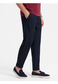 Ombre Clothing - Męskie spodnie chino z gumką w pasie SLIM FIT - granatowe V3 - Rozmiar: XL. Okazja: na co dzień. Kolor: niebieski. Materiał: guma, wiskoza, tkanina, poliester, materiał, bawełna. Styl: casual, elegancki