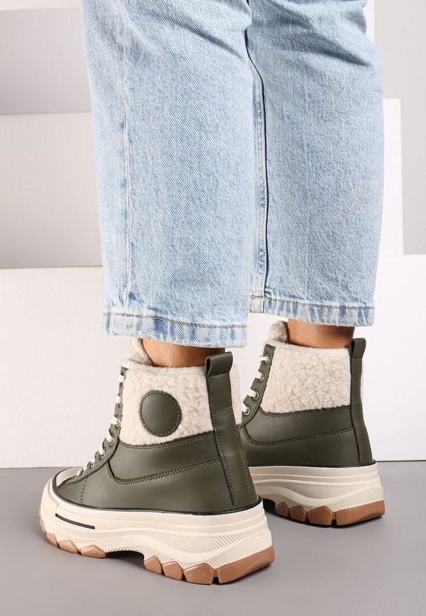 Born2be - Zielone Traperki Typu Trampki na Platformie z Futerkowymi Wstawkami Mialessia. Okazja: na co dzień. Kolor: zielony. Materiał: skóra, jeans. Obcas: na platformie. Styl: casual, rockowy