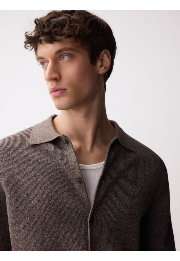 Reserved - Bawełniany kardigan - ciemnobrązowy. Kolor: brązowy. Materiał: bawełna