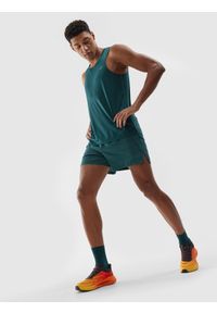 4f - 4F Tank top do biegania szybkoschnący męski - turkusowy S. Typ kołnierza: dekolt na plecach. Kolor: turkusowy. Materiał: dzianina, elastan, włókno, syntetyk, materiał. Długość rękawa: na ramiączkach. Długość: krótkie. Wzór: gładki, jednolity, ze splotem. Sezon: lato. Sport: fitness, bieganie #2