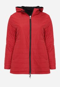 Born2be - Czarno-Czerwona Przejściowa Kurtka Dwustronna Parka z Pikowaniem i Kapturem Tidare. Okazja: na spacer, na co dzień. Kolekcja: plus size. Kolor: czarny. Materiał: poliester, jeans. Styl: casual, sportowy #3
