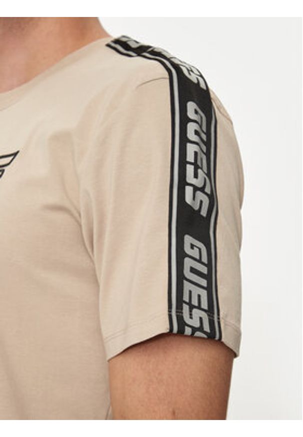 Guess T-Shirt Arlo Z4GI18 J1314 Beżowy Regular Fit. Kolor: beżowy. Materiał: bawełna