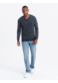 Ombre Clothing - Washowany sweter męski z dekoltem w serek - granatowy V2 - Rozmiar: XL. Typ kołnierza: dekolt w serek. Kolor: niebieski. Materiał: bawełna #5